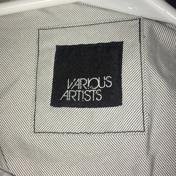 Various Artists black and white button up - Picture 2 of 3